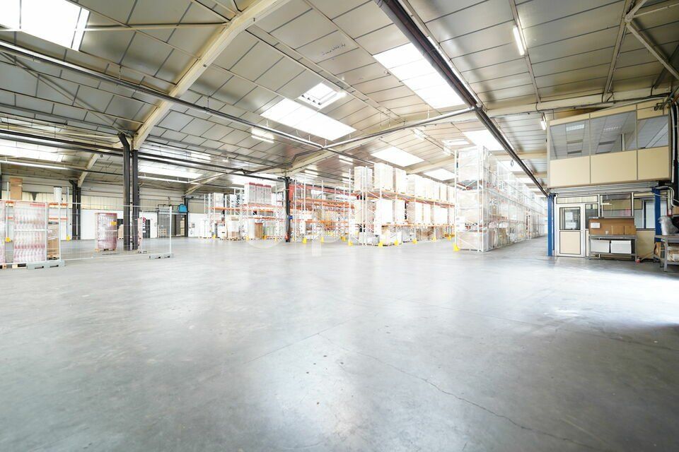 Location local d''activites 5261 m² non divisibles