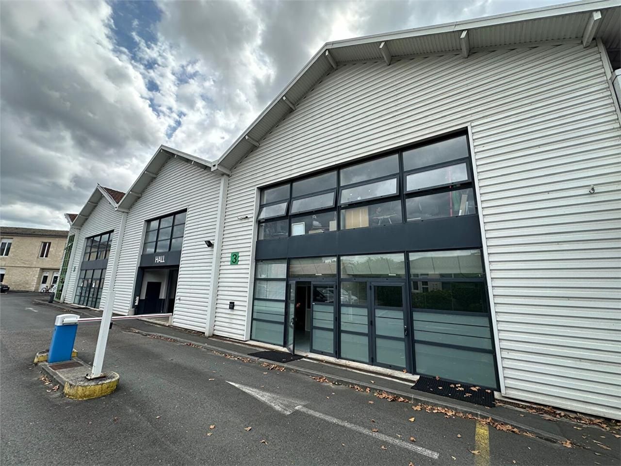 Location local 144.00 m² à BEGLES