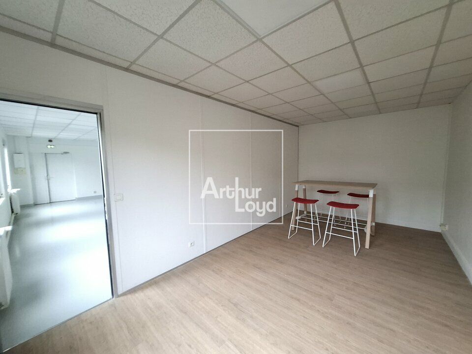 Bureaux rénovés avec monte-charge à louer