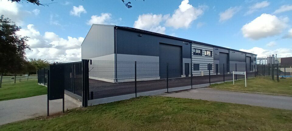 Location local d''activites 1000 m² divisibles à partir de 250 m²