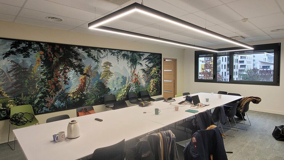 TRES BEAUX BUREAUX RECENTS AVEC PARKING SUR AXE PASSANT.