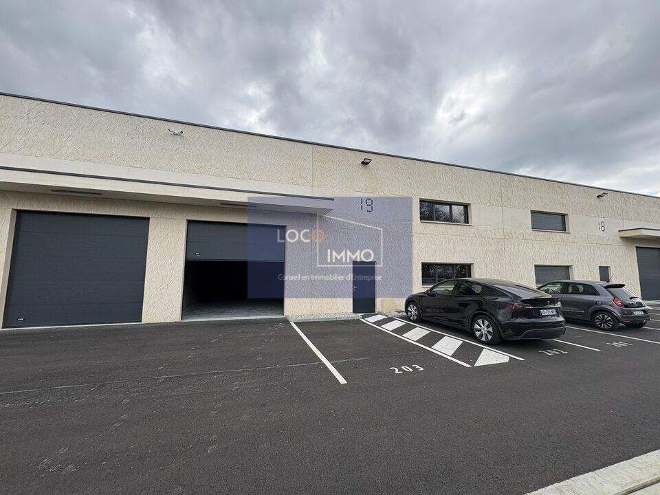 Location local d''activites 225 m² non divisibles