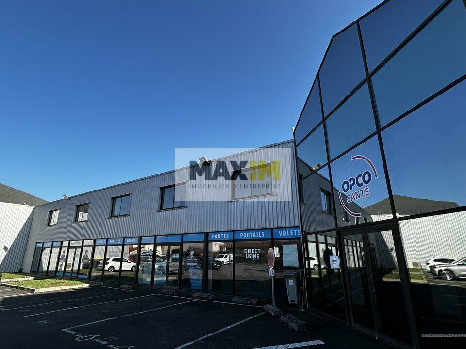 Location local commercial 238.9 m² non divisibles