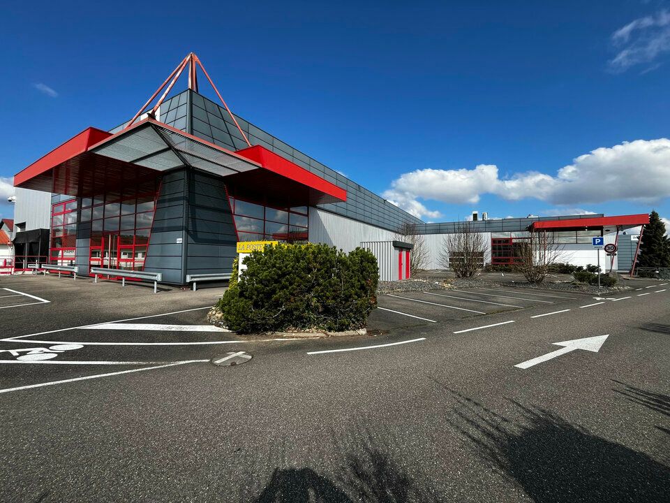 Location local d''activites 3970 m² non divisibles