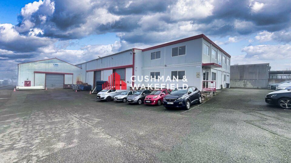 Vente local d''activites 1955 m² non divisibles