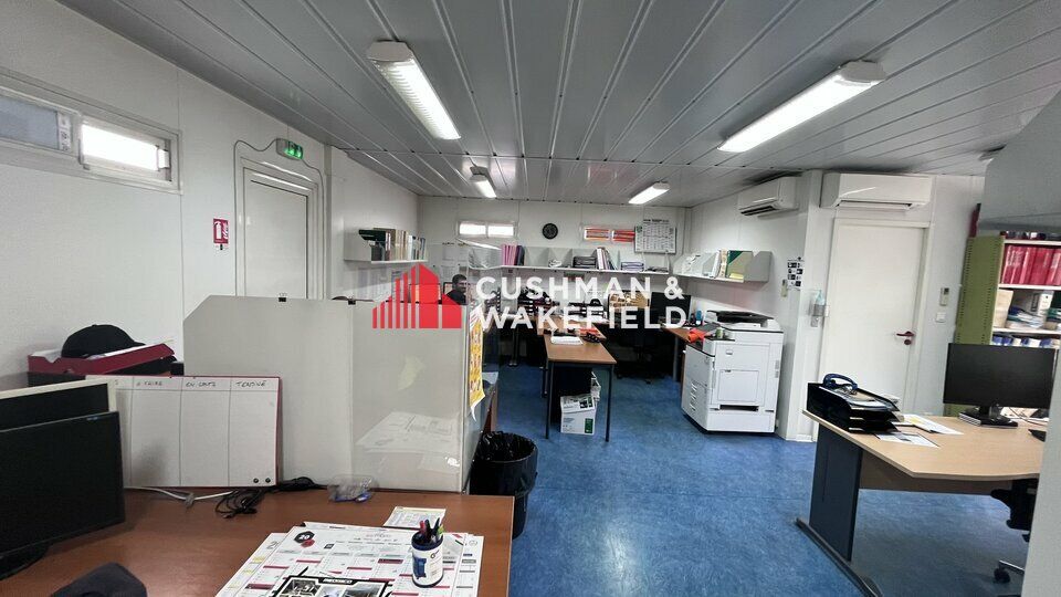 LOCAUX D'ACTIVITES A VENDRE LOUE