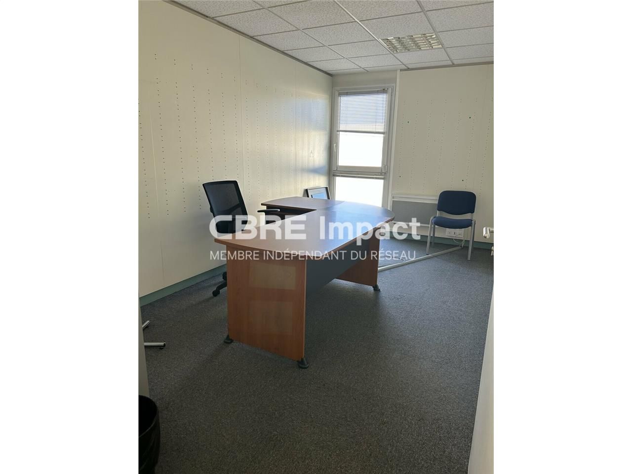 Immeuble de bureaux et entrepôt idéalement situé dans la zone Cap Nord au nord de Dijon