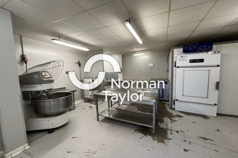 Location local d''activites 90 m² non divisibles