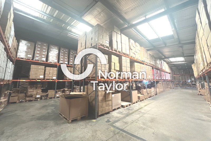Location local d''activites 2250 m² non divisibles