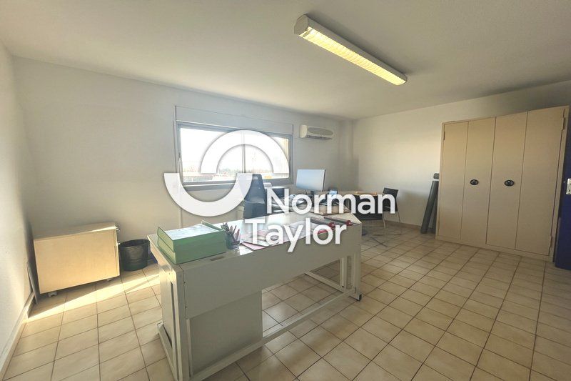 Locaux d'activité à Montpellier Sud, grande parcelle de terrain 