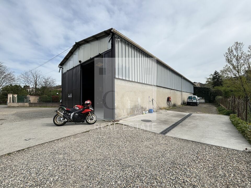 Vente local d''activites 900 m² non divisibles