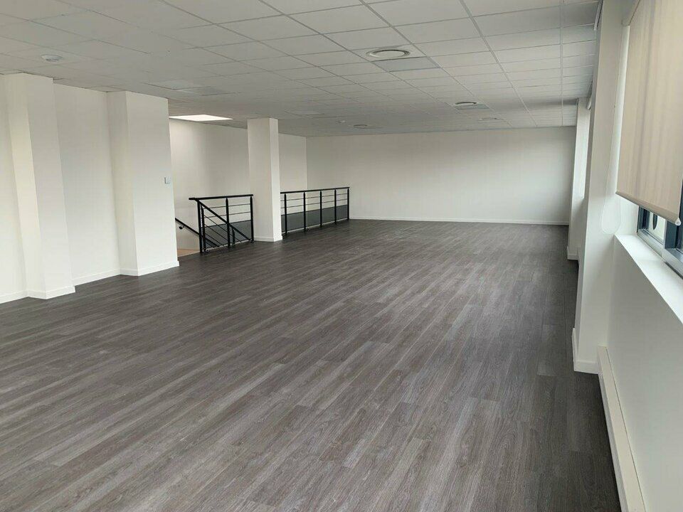 Location local d''activites 274 m² non divisibles