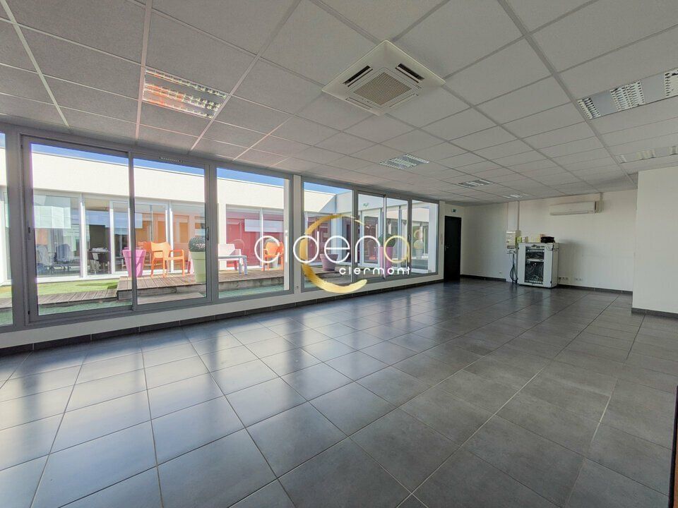A louer Bureaux ~137m² en 1er étage à Aubière