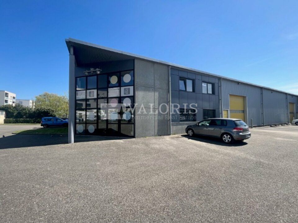 Location local d''activites 882.88 m² non divisibles