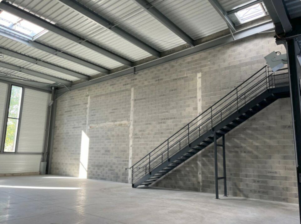 Location local d''activites 378 m² non divisibles