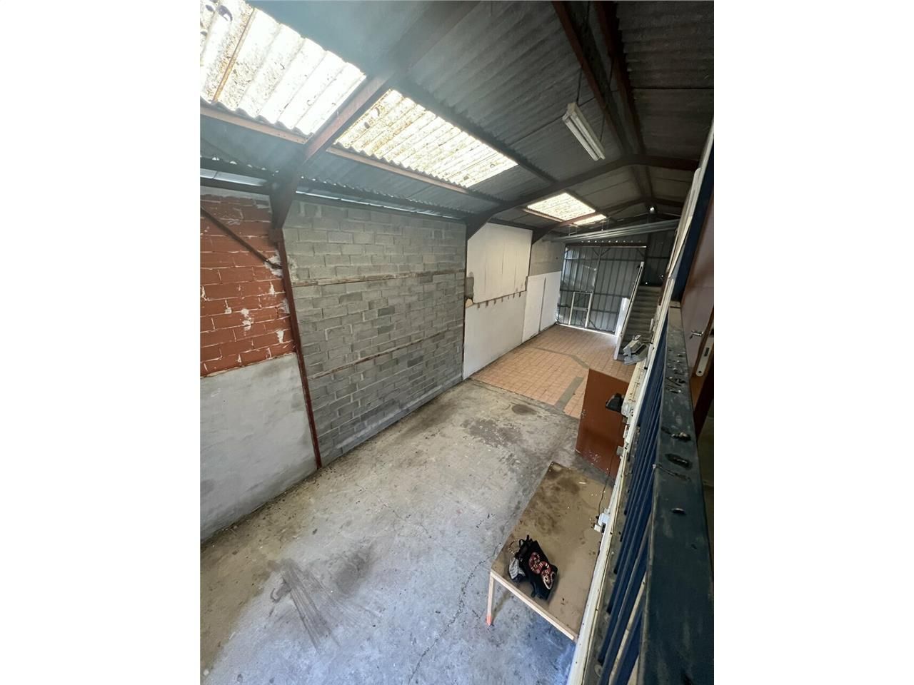 Location entrepot 220 m² non divisibles