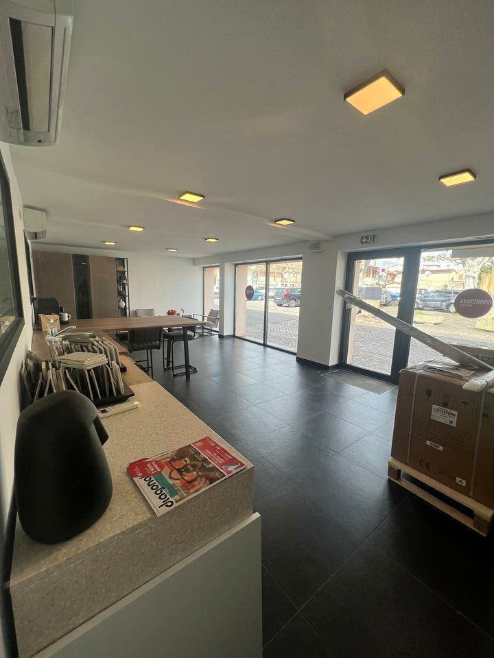 Location local commercial 85 m² non divisibles
