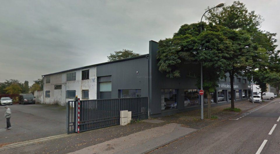 Location local commercial 1200 m² divisibles à partir de 600 m²