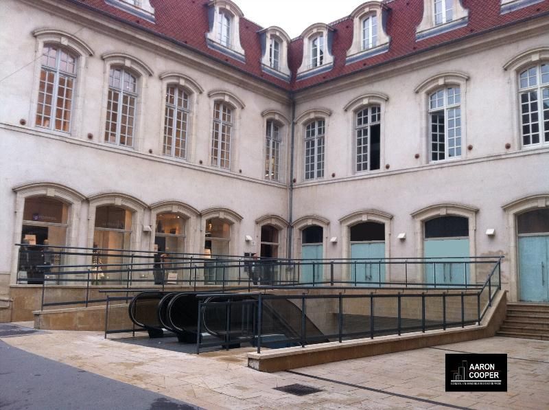 Location local commercial 1885 m² non divisibles