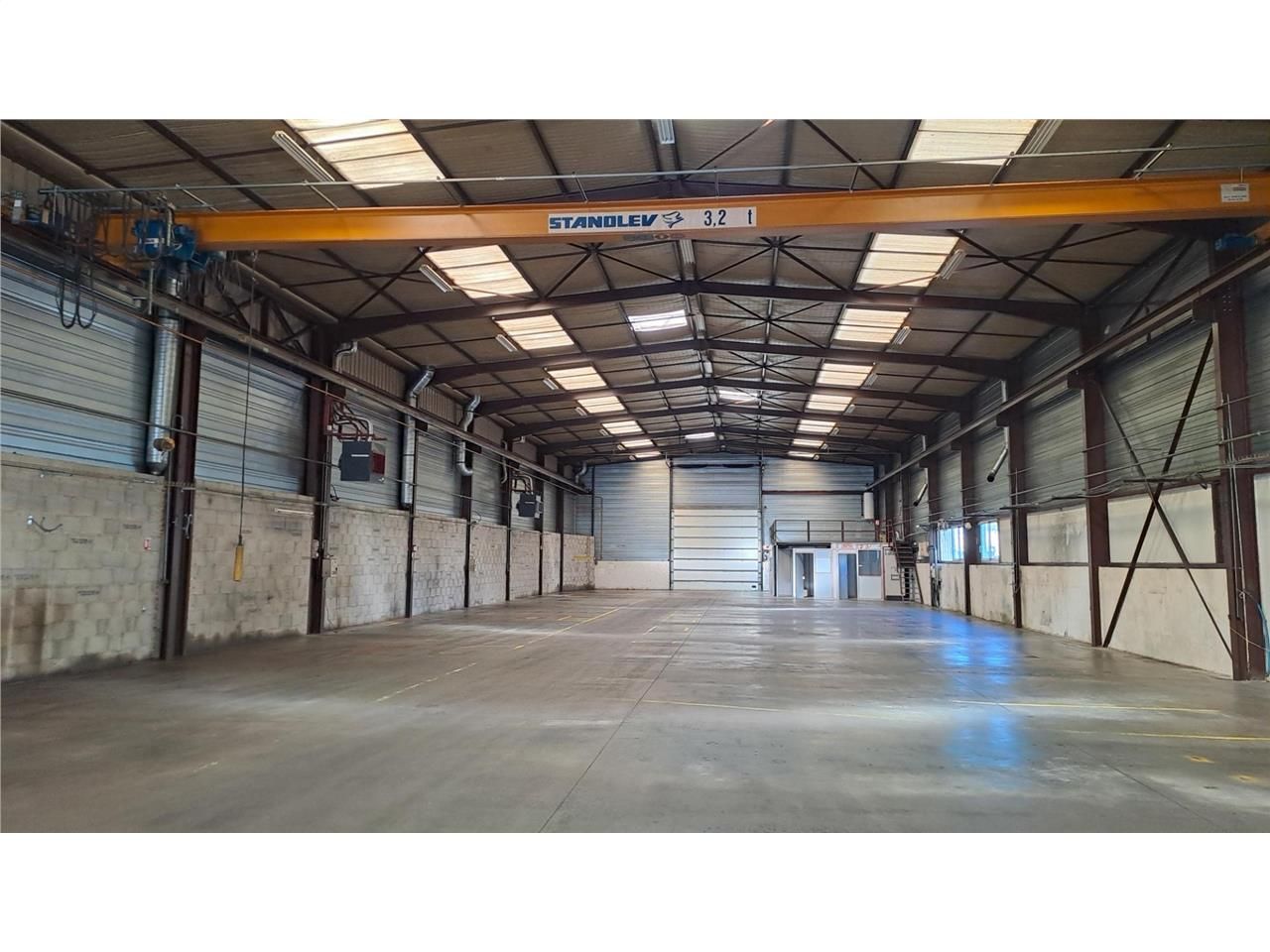 Location local 1200 m² à Belleville-en-Beaujolais