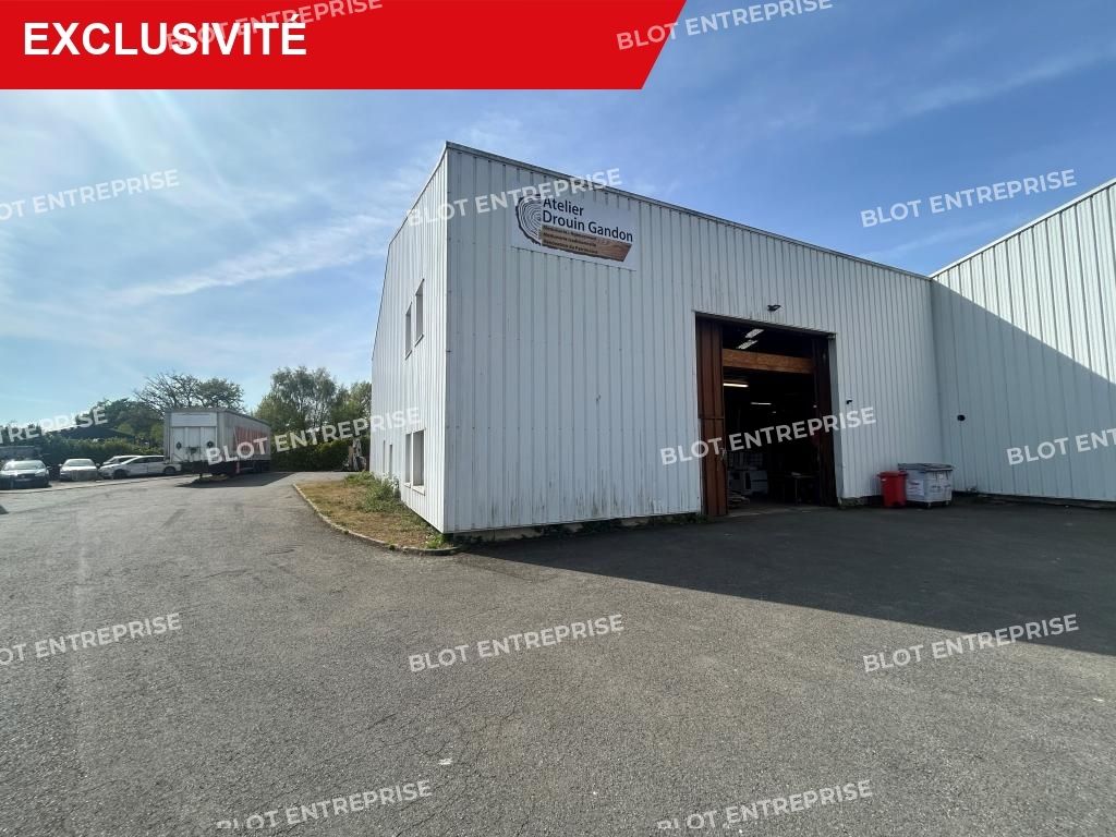 Location entrepôts 500 m² non divisibles