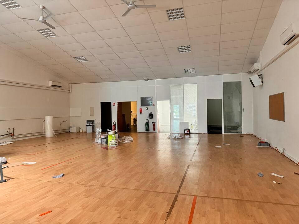 Location local d''activites 302 m² non divisibles
