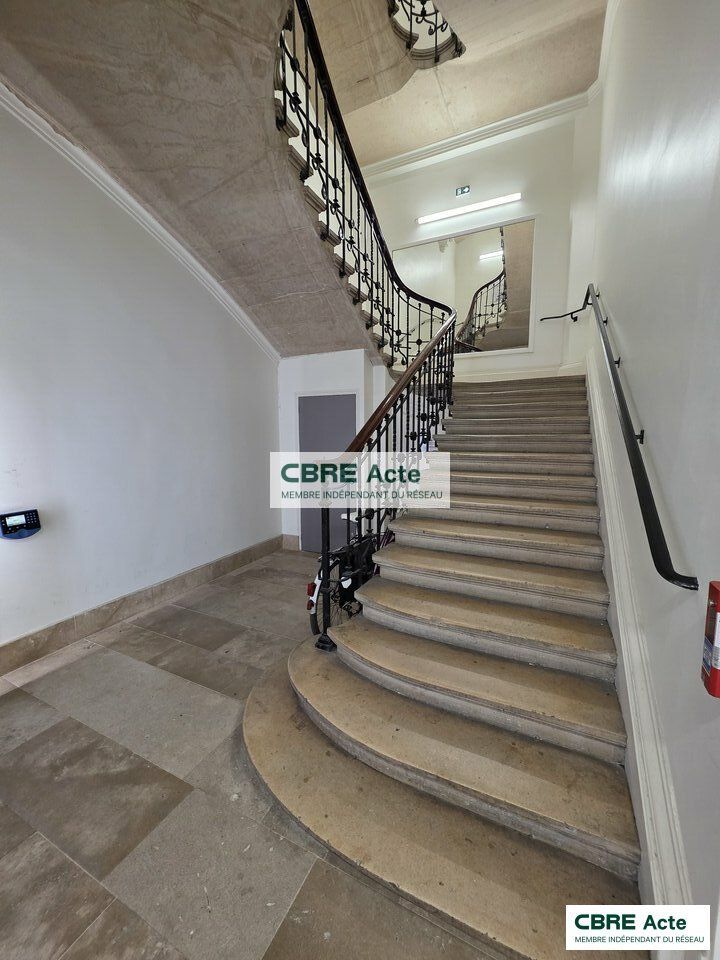 Vos bureaux face à la gare TGV