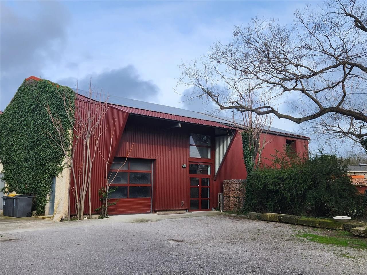 Location local 380 m² à Lavérune