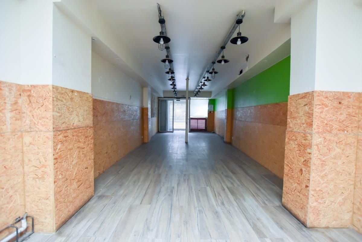 Location local commercial 95 m² non divisibles