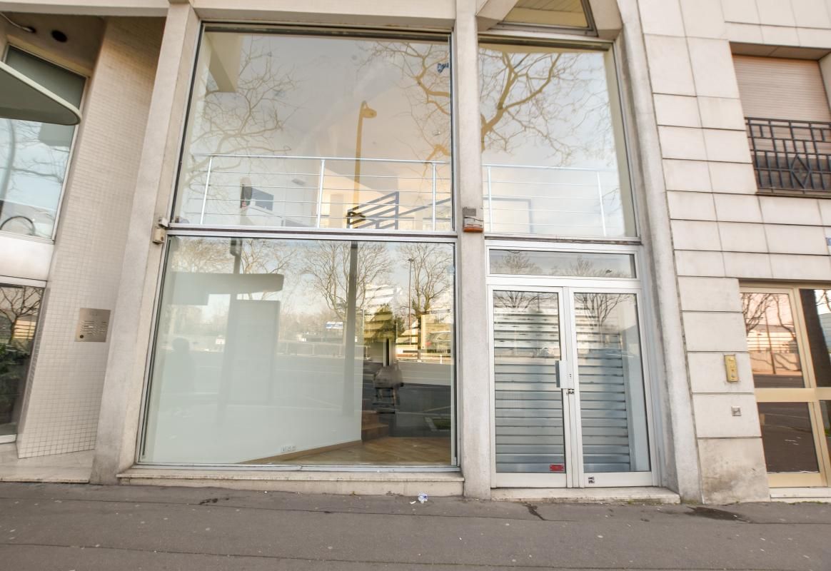 Location local commercial 97 m² non divisibles