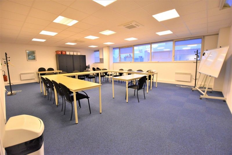 Location entrepôts 328 m² non divisibles