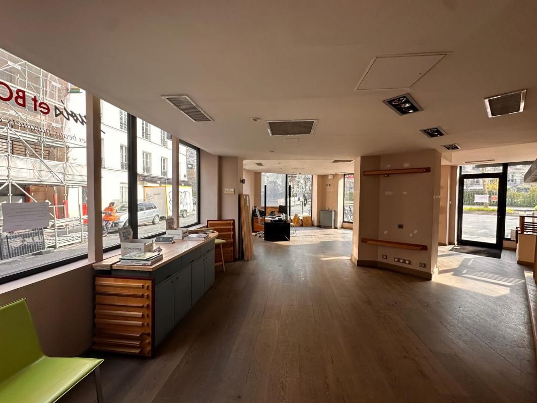 Location local commercial 123 m² non divisibles
