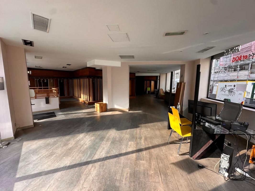 Location local commercial 123 m² non divisibles