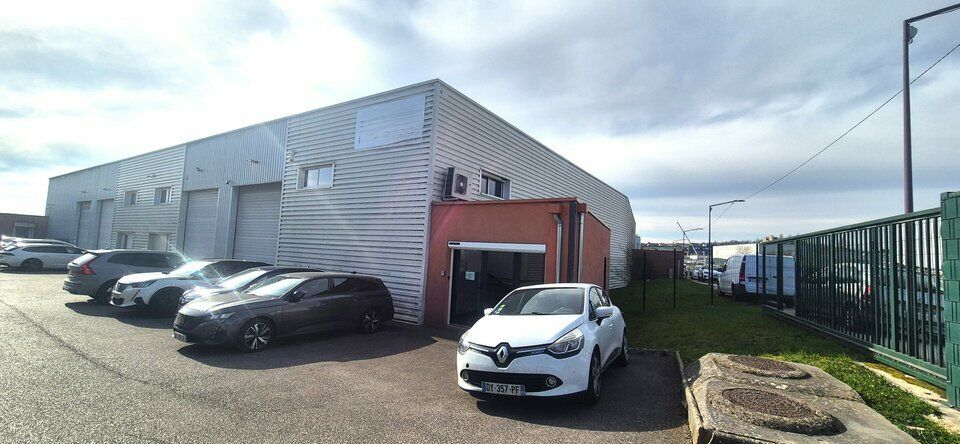 Location local d''activites 323 m² non divisibles