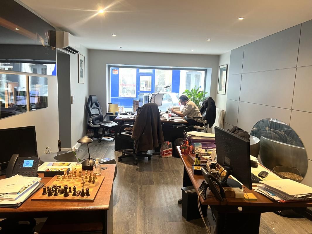 Location local commercial 90 m² non divisibles