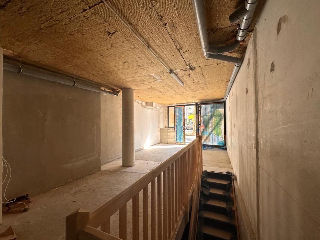 Location local commercial 146 m² non divisibles