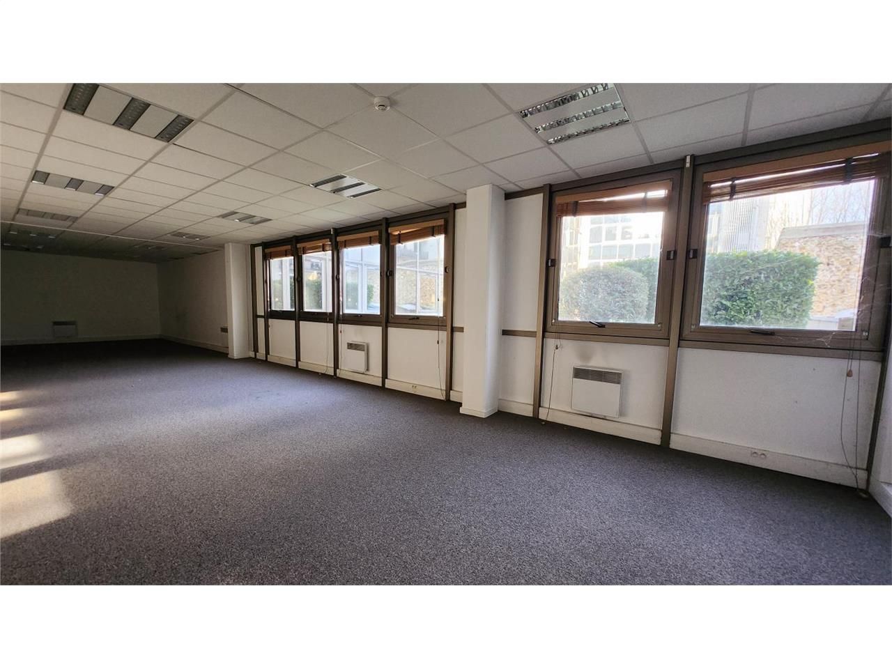 Location bureaux 144 m² non divisibles