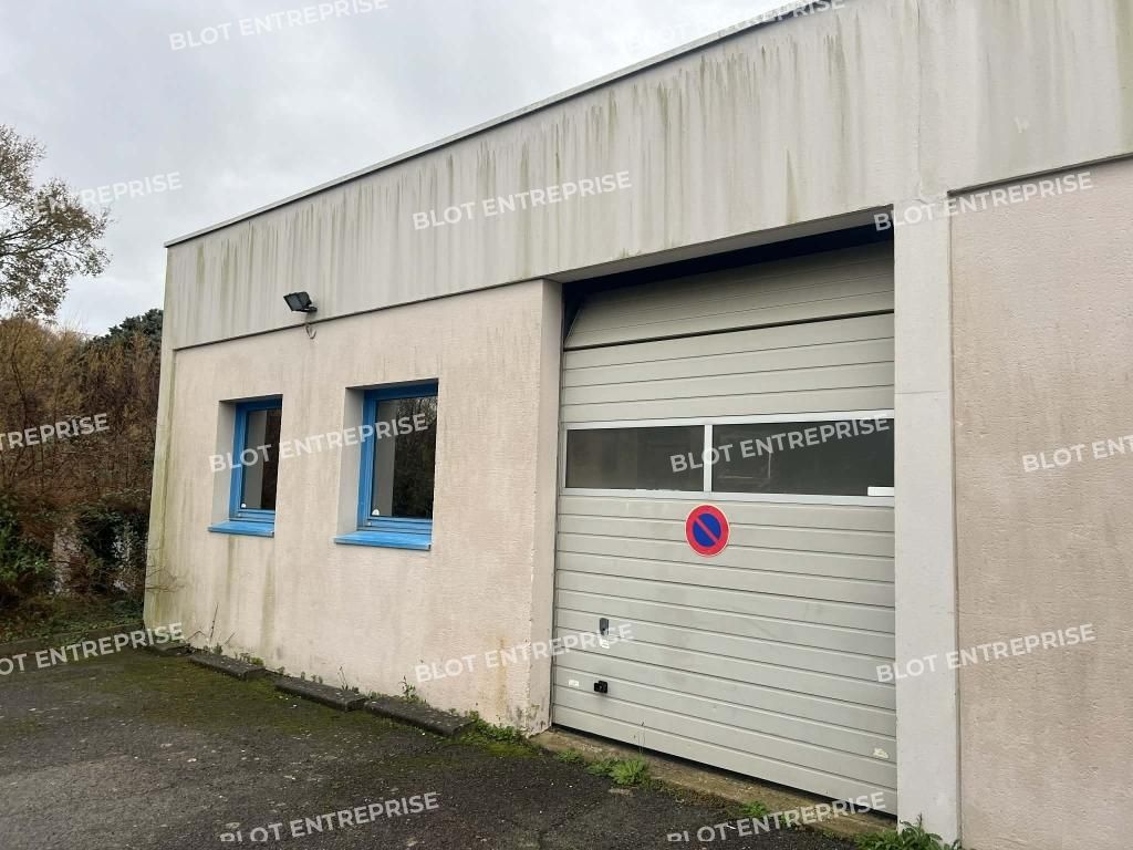 Location entrepôts 200 m² non divisibles