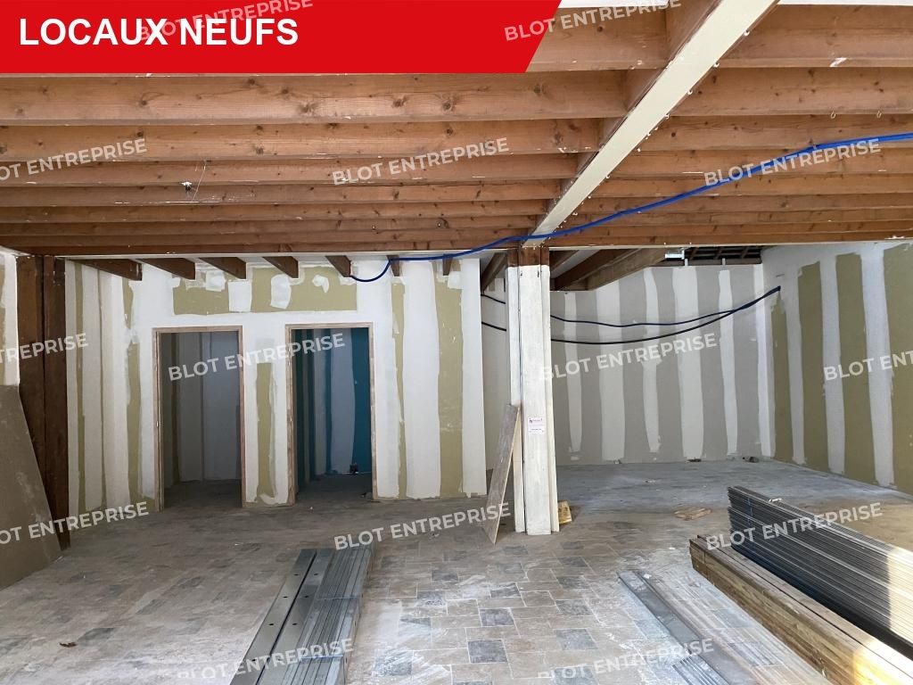 Location entrepôts 223 m² non divisibles