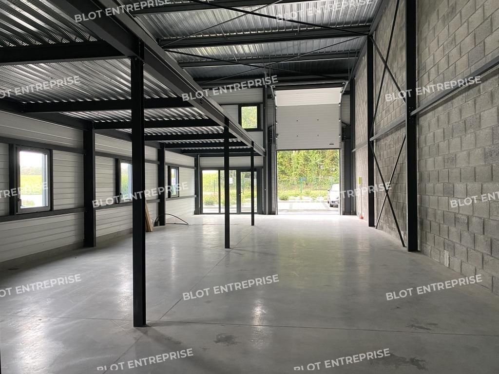 Location entrepôts 265 m² non divisibles