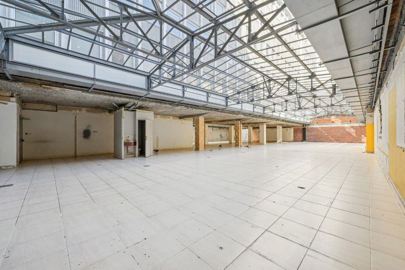 Location boutique 815 m² à Paris
