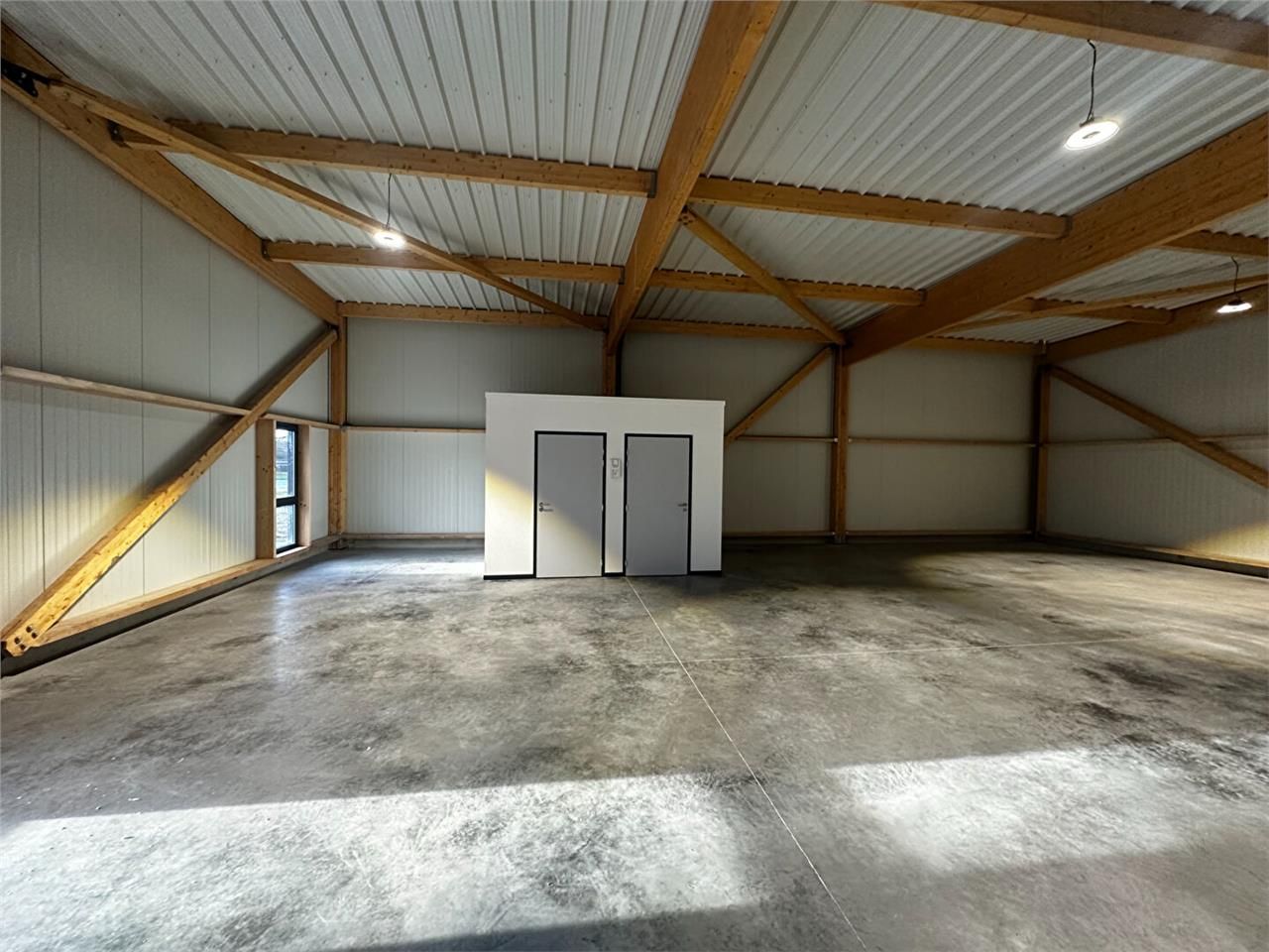 local d'activité saint jean de la neuville à partir de 180 m2