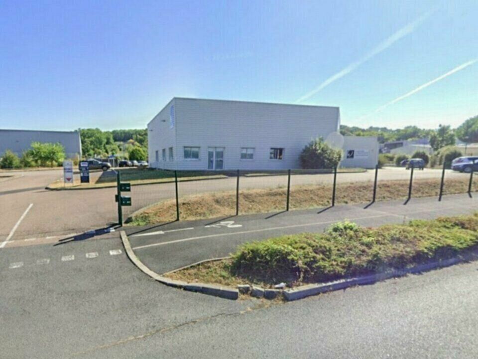 Location local d''activites 140 m² non divisibles