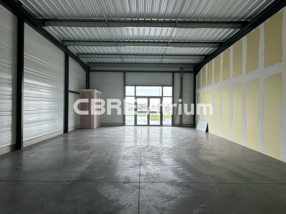 À LOUER - LOCAL COMMERCIAL 215 M² - THIERS ZONE DE FELET