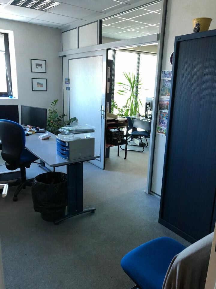 BREZET 251 m² de bureaux R+1 (ascenseur)