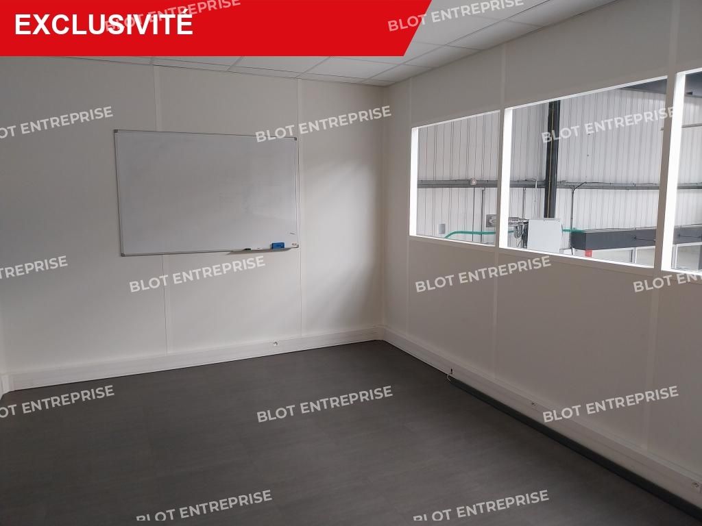 Location entrepôts 1012 m² non divisibles