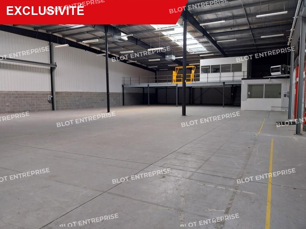 Location entrepôts 1012 m² non divisibles