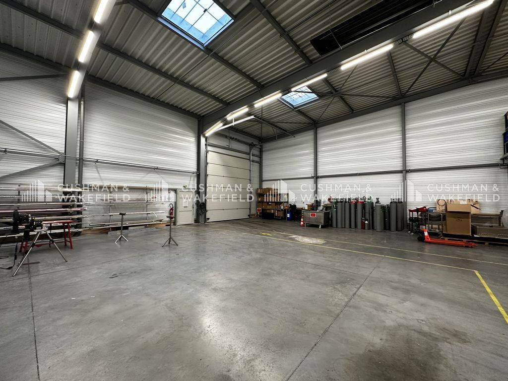 Location activités 1400 m² non divisibles