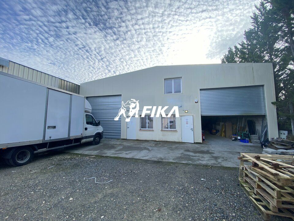 Location local d''activites 320 m² divisibles à partir de 160 m²