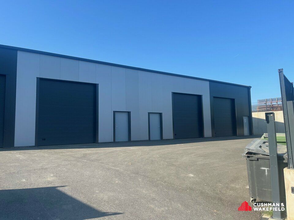 Location local d''activites 180 m² non divisibles